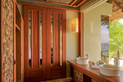 Den Pasar Nasog Beachfront Villa