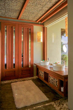 Den Pasar Nasog Beachfront Villa