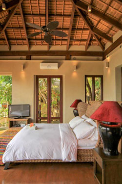 Den Pasar Nasog Beachfront Villa