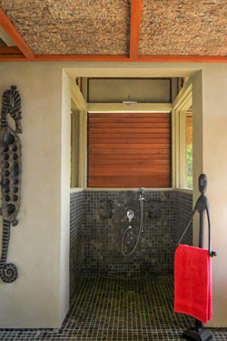 Den Pasar Nasog Beachfront Villa