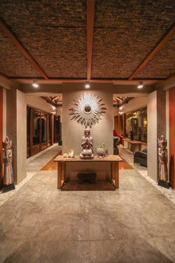 Den Pasar Nasog Beachfront Villa