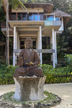 Den Pasar Nasog Beachfront Villa