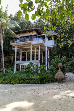 Den Pasar Nasog Beachfront Villa