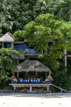 Den Pasar Nasog Beachfront Villa