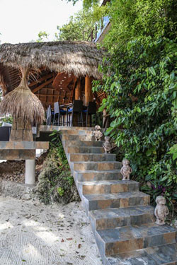 Den Pasar Nasog Beachfront Villa