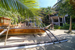 Den Pasar Nasog Beachfront Villa