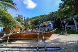 Den Pasar Nasog Beachfront Villa