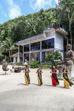 Den Pasar Nasog Beachfront Villa