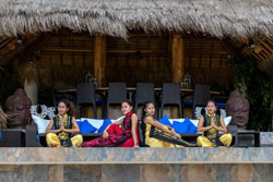 Den Pasar Nasog Beachfront Villa