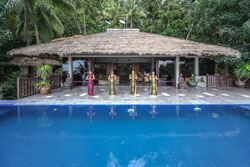 Den Pasar Nasog Beachfront Villa