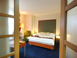 Greenhills Elan Hotel