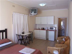 Africa Hide Away Guest Cottage