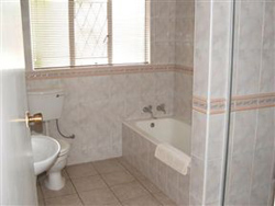 Fin And Feather Guesthouse