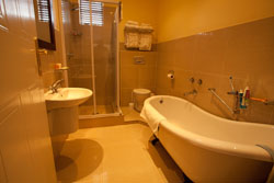 Howick Falls Hotel
